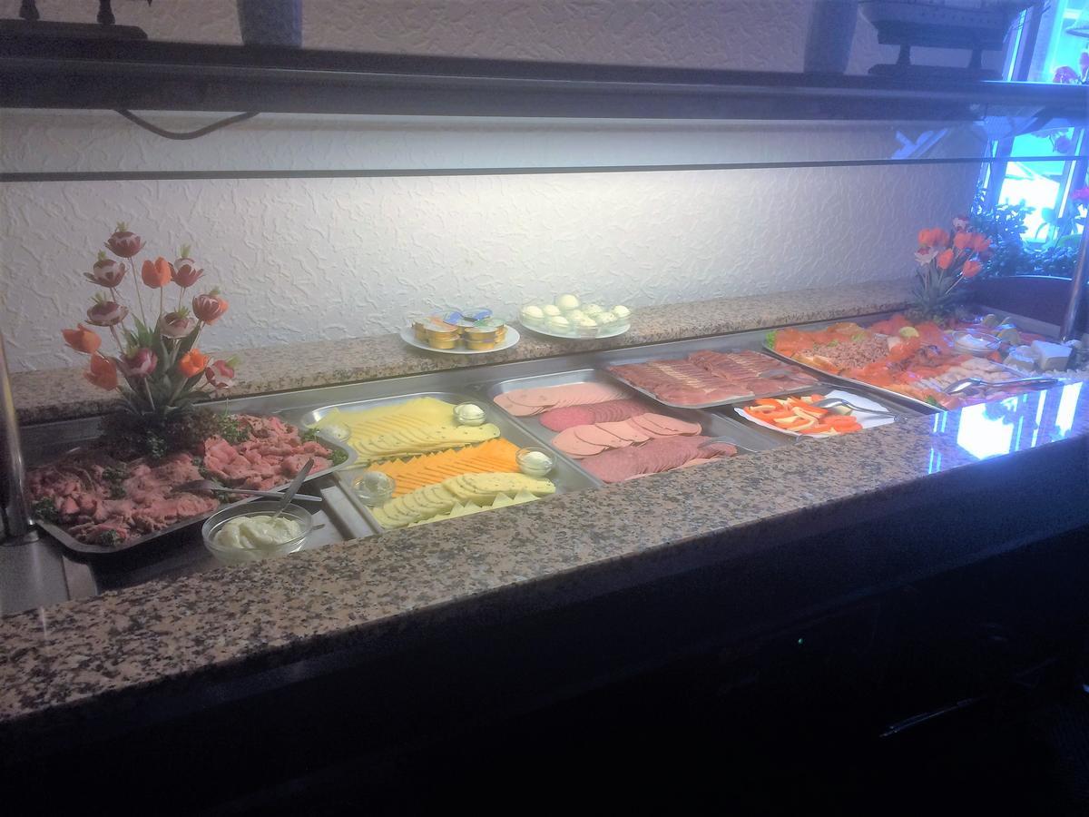 קרוליננזיל Hotel-Restaurant Cafe Caro מראה חיצוני תמונה
